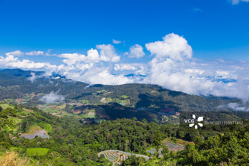 泰国美丽的山脉和云海图片素材
