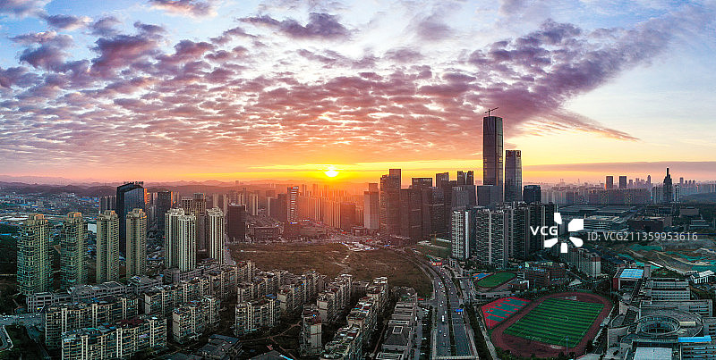 贵阳贵阳市观山湖区12月的第一缕曙光图片素材