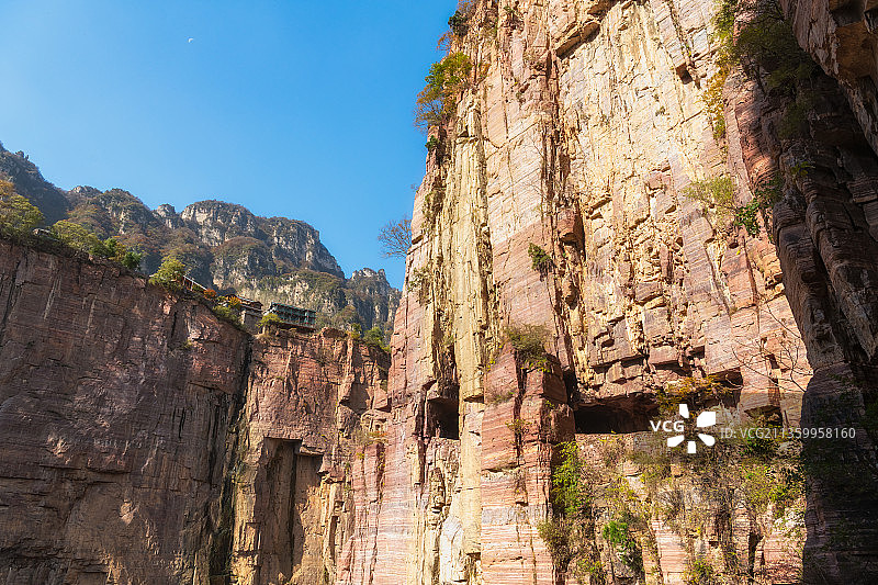 河南太行山新乡辉县万仙山景区郭亮挂壁公路绝壁长廊户外风光图片素材