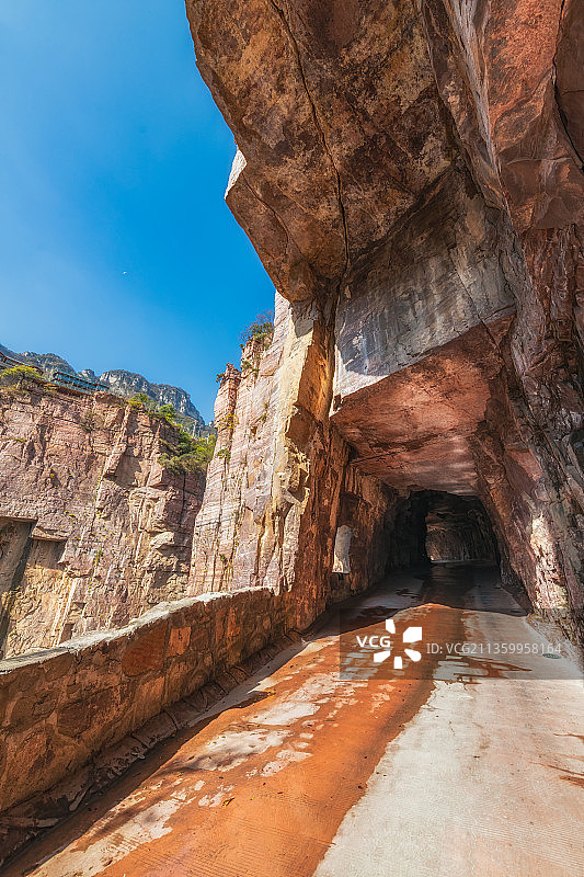 河南太行山新乡辉县万仙山景区郭亮挂壁公路绝壁长廊内部景观图片素材