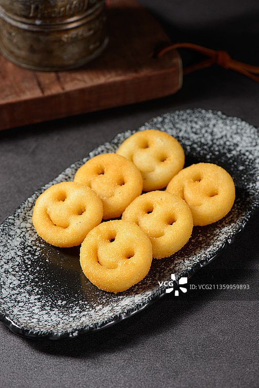 油炸笑脸薯饼图片素材