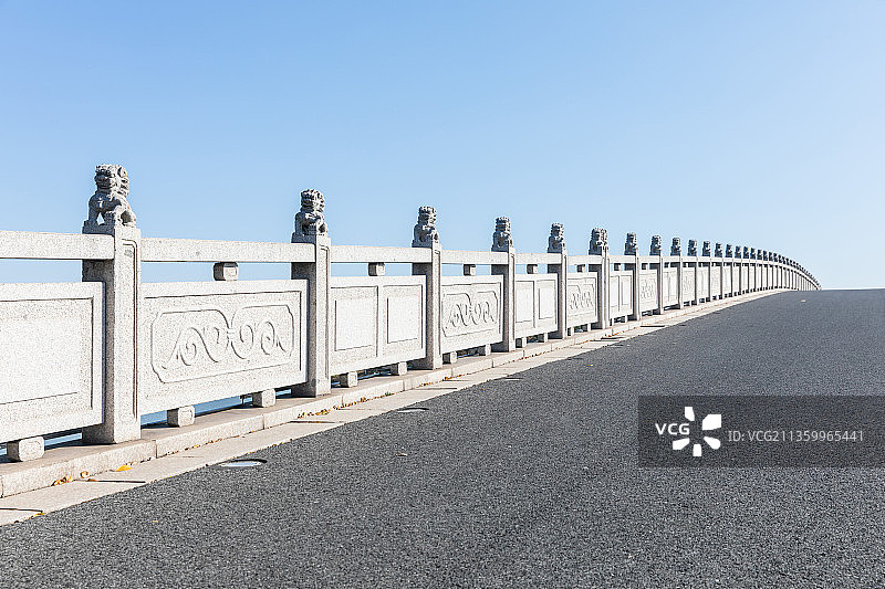 桥九孔桥园林建筑路公路湖泊河流水图片素材