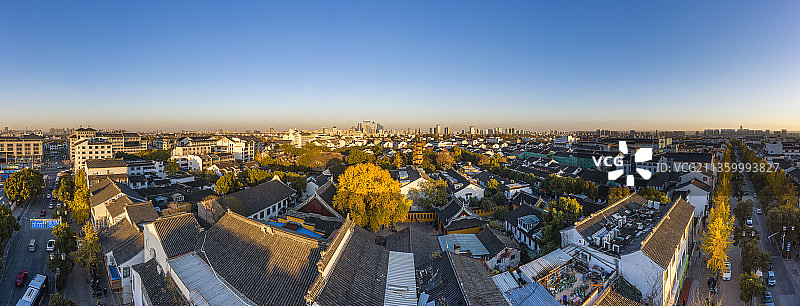 苏州姑苏区定慧寺与双塔的秋天图片素材