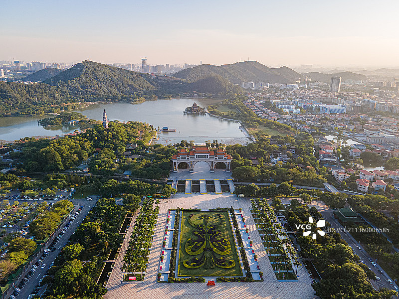 广东省佛山市顺德区顺峰山公园大门牌坊图片素材