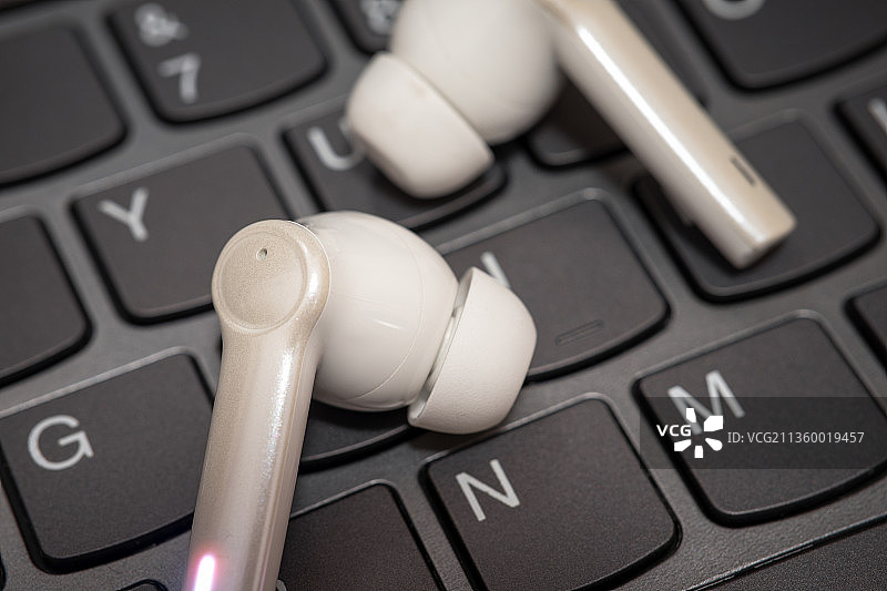 蓝牙无线耳机特写图片素材