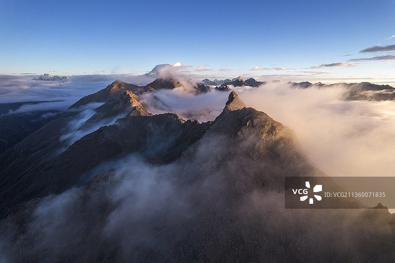 高山云霞图片素材