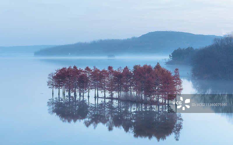 天泉湖晨光图片素材