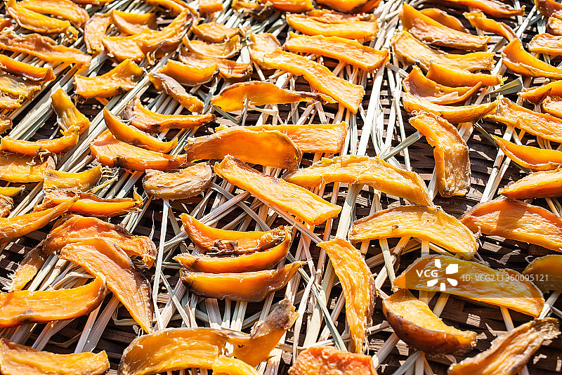 晒红薯干图片素材