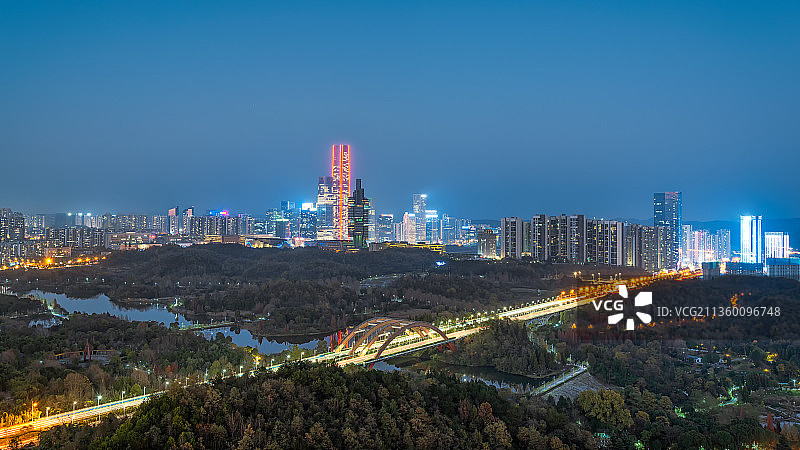 贵阳市观山湖区CBD贵州金融城观山湖公园夜景图片素材
