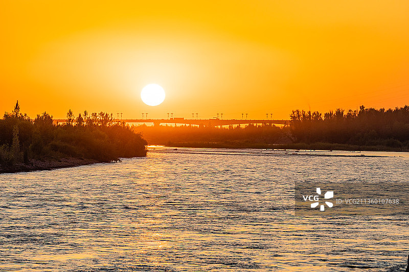 新疆伊犁伊宁市伊犁河景区图片素材