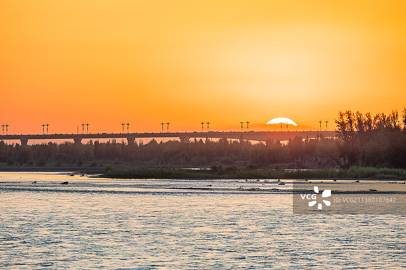 新疆伊犁伊宁市伊犁河景区图片素材