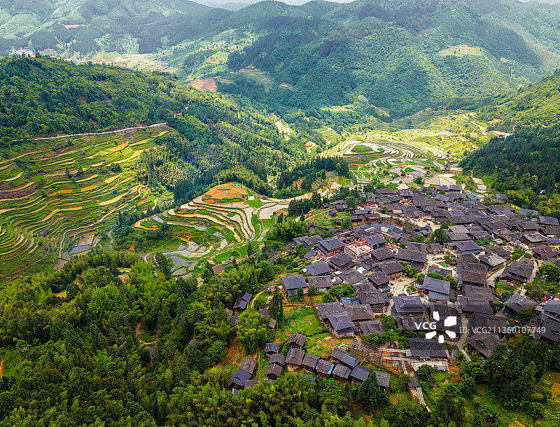 航拍贵州岜沙苗寨梯田图片素材