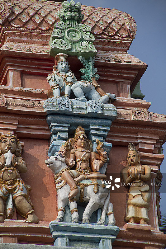 显示湿婆神骑着圣牛南迪的塔门特写图片素材