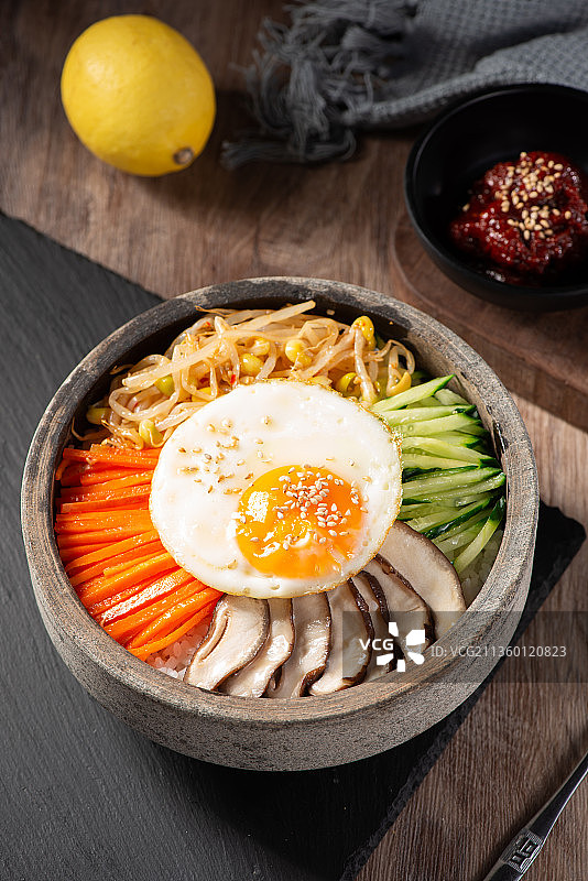 韩式石锅拌饭图片素材