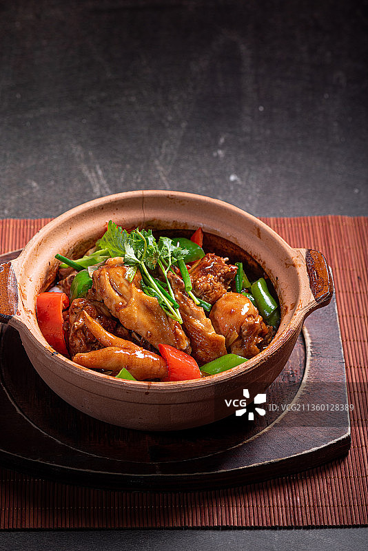 香喷喷的砂锅啫啫鸡图片素材