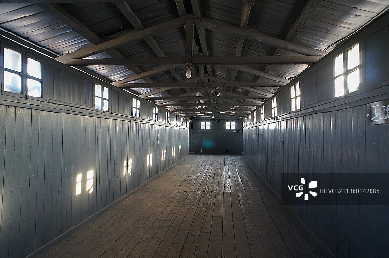 黑龙江省齐齐哈尔市昂昂溪区火车站，中东铁路木天桥内部图片素材