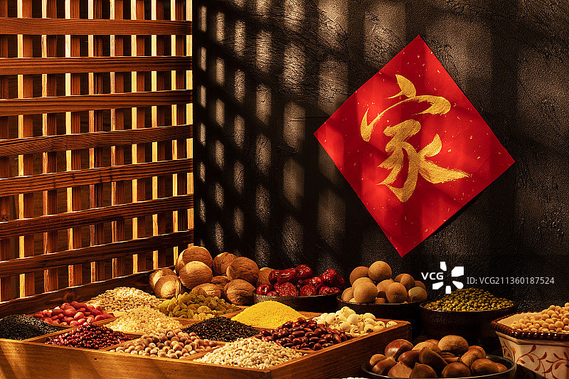 五谷杂粮与墙上的家字图片素材