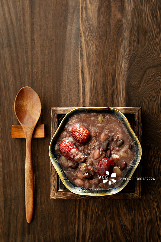 冬日阳光下的腊八粥图片素材