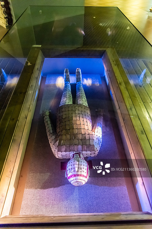 汉代铜缕琉璃衣图片素材