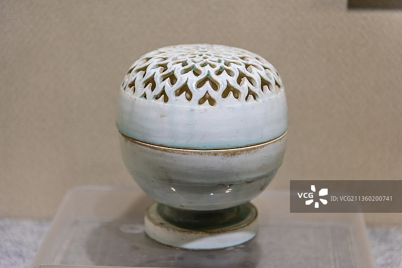 北宋景德镇窑青白釉香薰图片素材