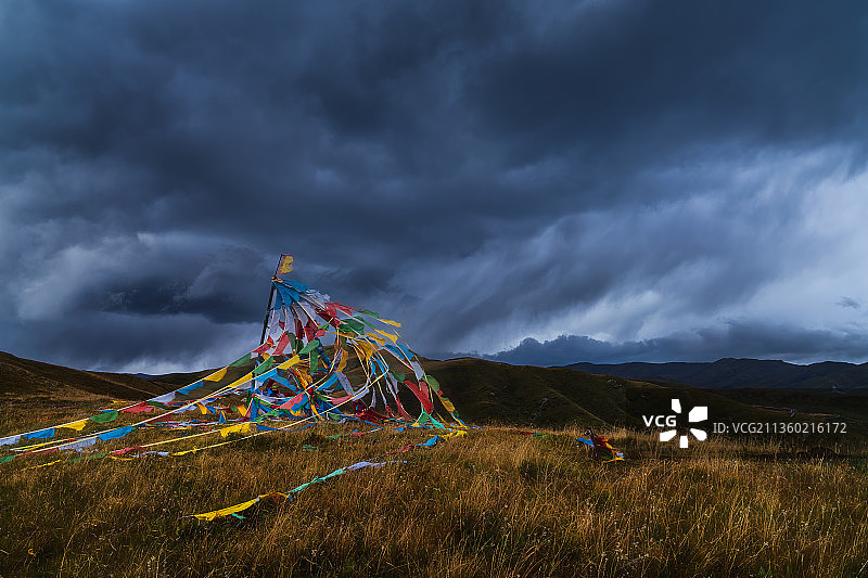 飘扬的经幡图片素材