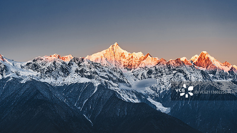 卡瓦格博日照金山图片素材