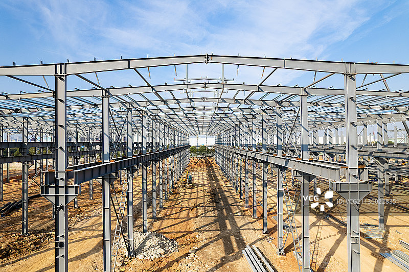 搭建中的钢结构厂房图片素材