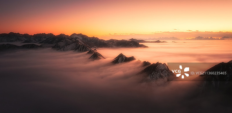 四川省中国熊猫大道巴朗山冬季航拍风光图片素材