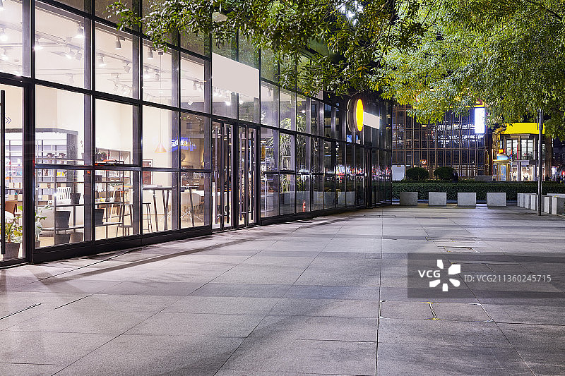 北京时尚地标三里屯商业广场夜景图片素材