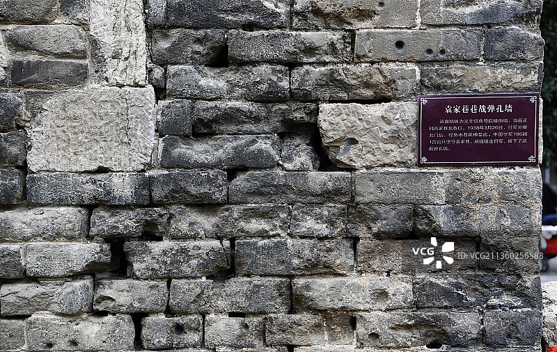 山东枣庄台儿庄大战遗址公园弹孔墙图片素材