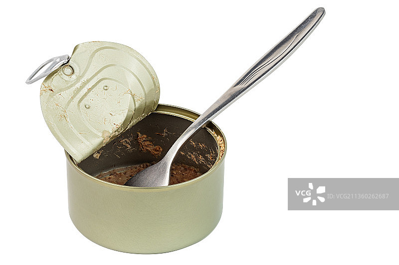 打开的带金枪鱼残渣的罐头和叉子图片素材