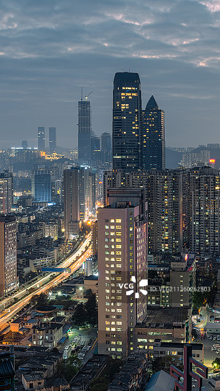 贵阳市云岩区东山公园俯瞰老城区夜景全景图片素材