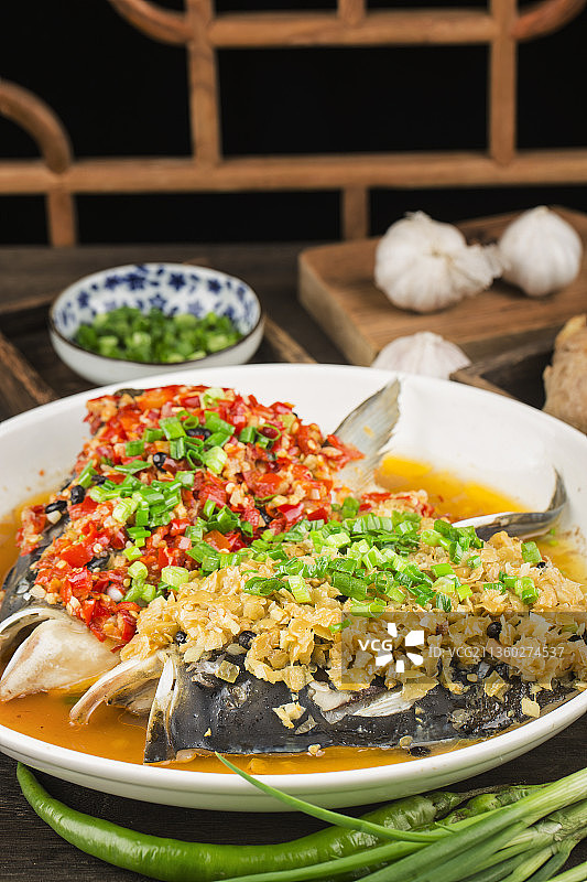 中国传统湘菜剁椒鱼头图片素材