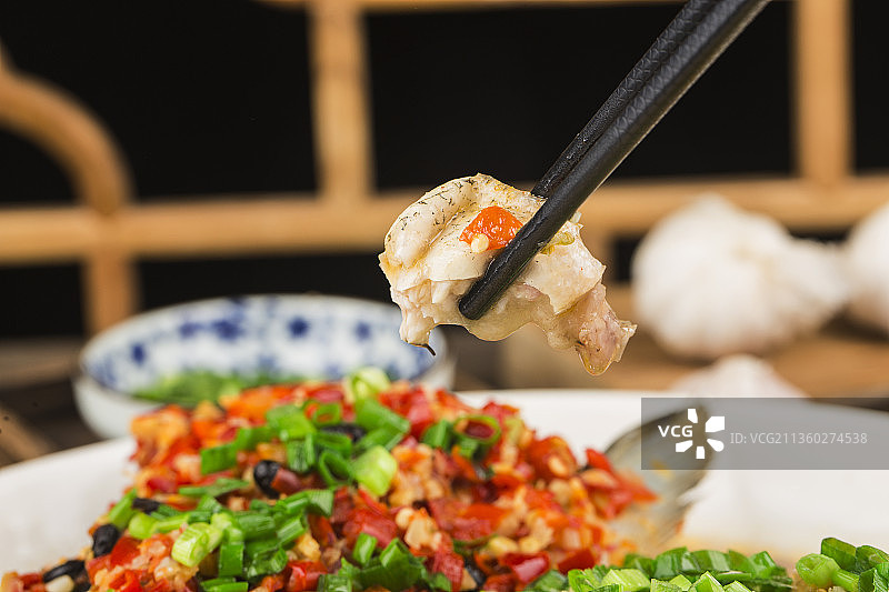 中国传统湘菜剁椒鱼头图片素材