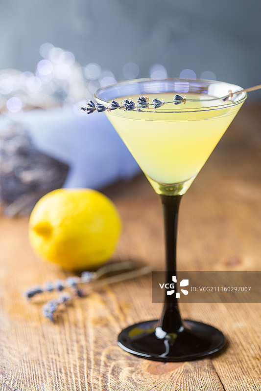 桌子上的饮料的特写图片素材