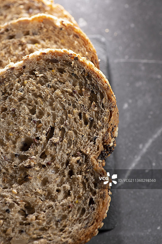 高纤维低血糖七籽谷物面包图片素材