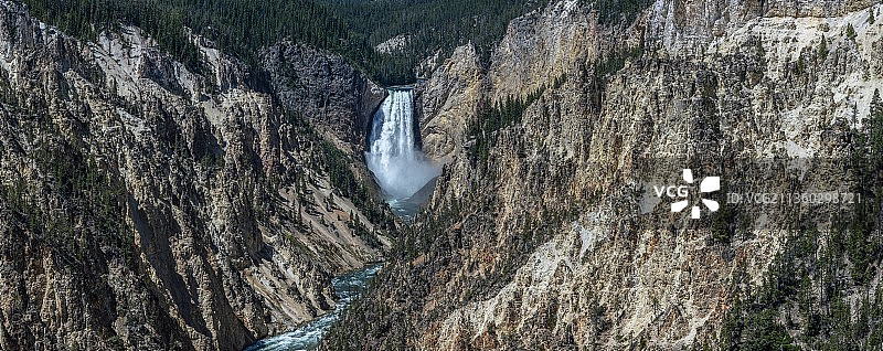 美国怀俄明州黄石河下瀑布全景图片素材
