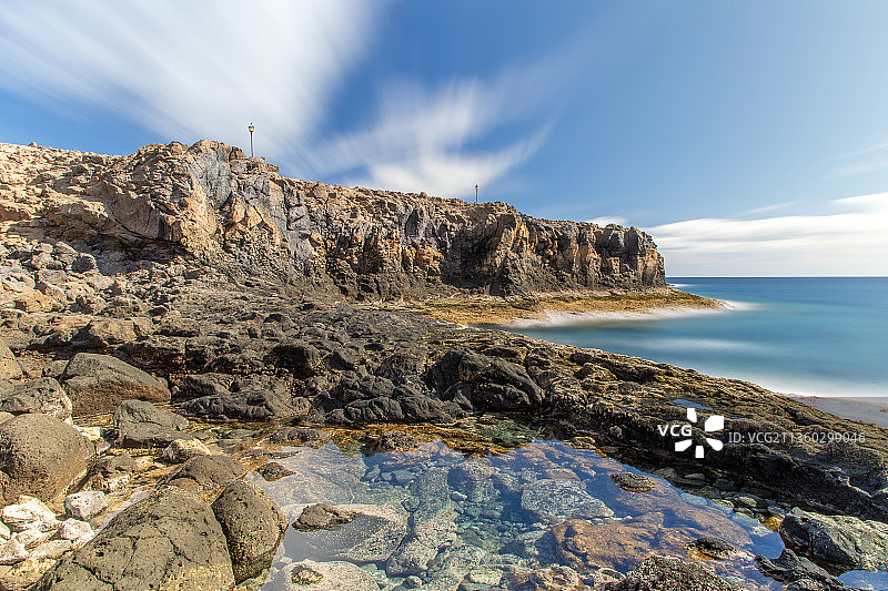 海滩岩石的壮丽景色长曝光图片素材