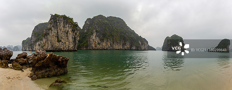 下龙湾海岩全景，越南图片素材