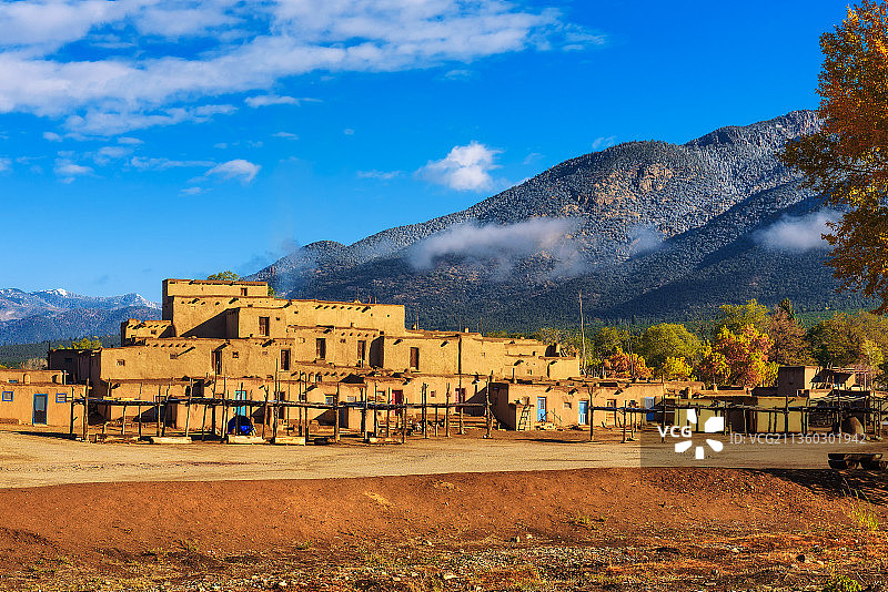 对着天空的风景图片素材