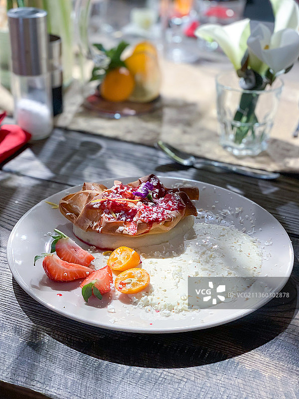 盘子上的甜点的特写图片素材