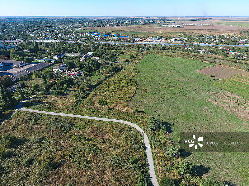 俄罗斯克拉斯诺达尔边疆区波尔塔夫斯卡亚村庄鸟瞰图图片素材