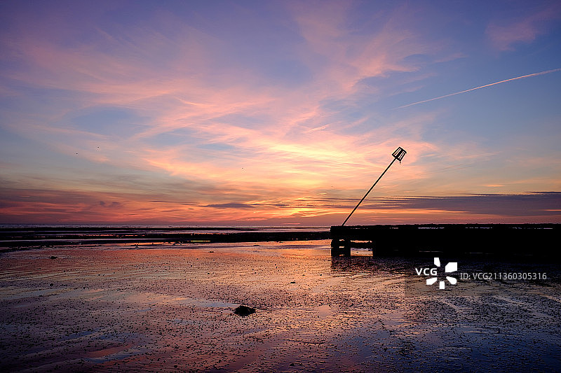 沃辛海滩日落时分的海景图片素材