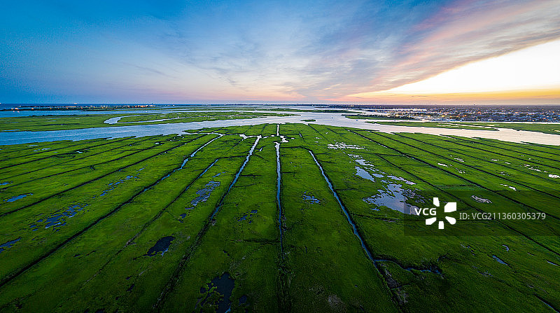 纽约长岛大南湾盐沼上的日落图片素材