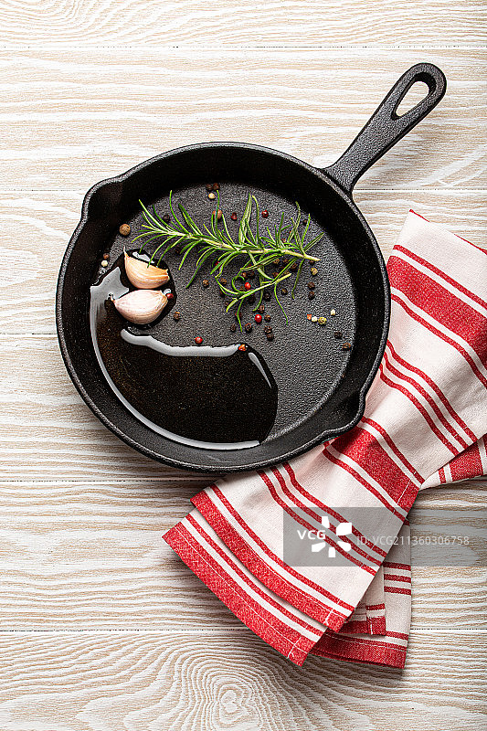 餐桌美食平底锅俯视图图片素材