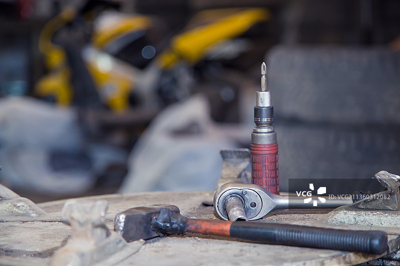 工作台上工作工具的特写图片素材