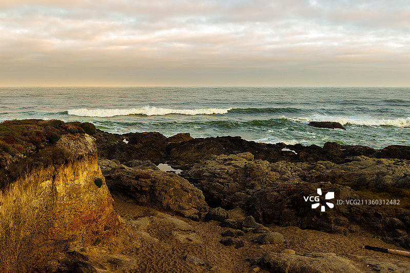 日落时海天映衬的风景图片素材