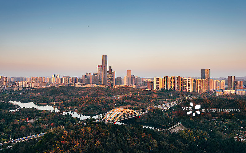 贵阳市观山湖区CBD贵州金融城观山湖公园日落全景图片素材