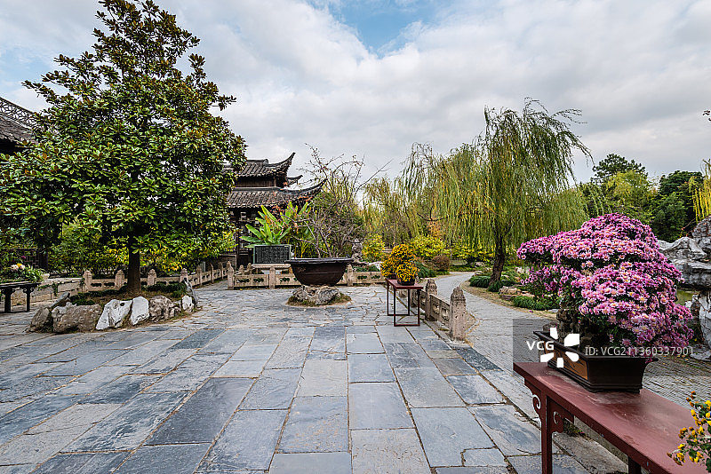 中国扬州瘦西湖风景区徐园的春草池堂吟榭图片素材