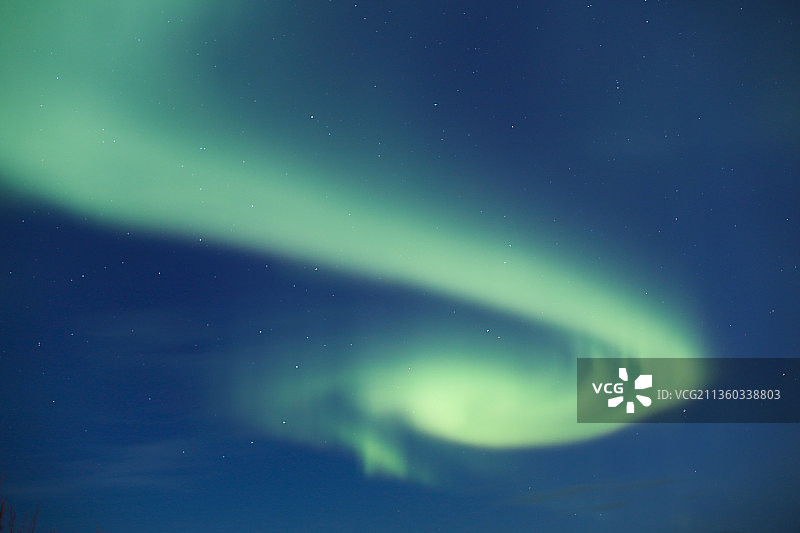 瑞典 极光爆发的星空 夜空低角度视图图片素材